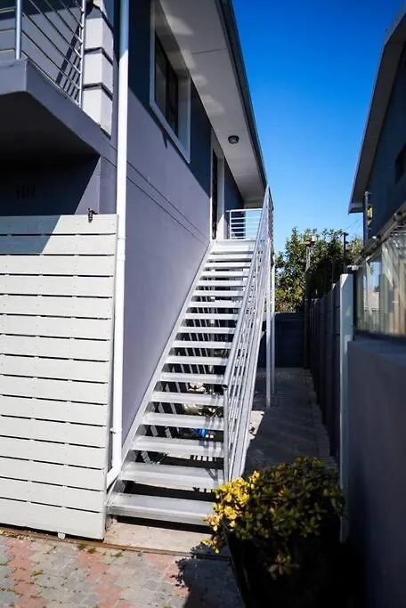 Luxurious 4 Bedroom Family Home Cape Town Apartment