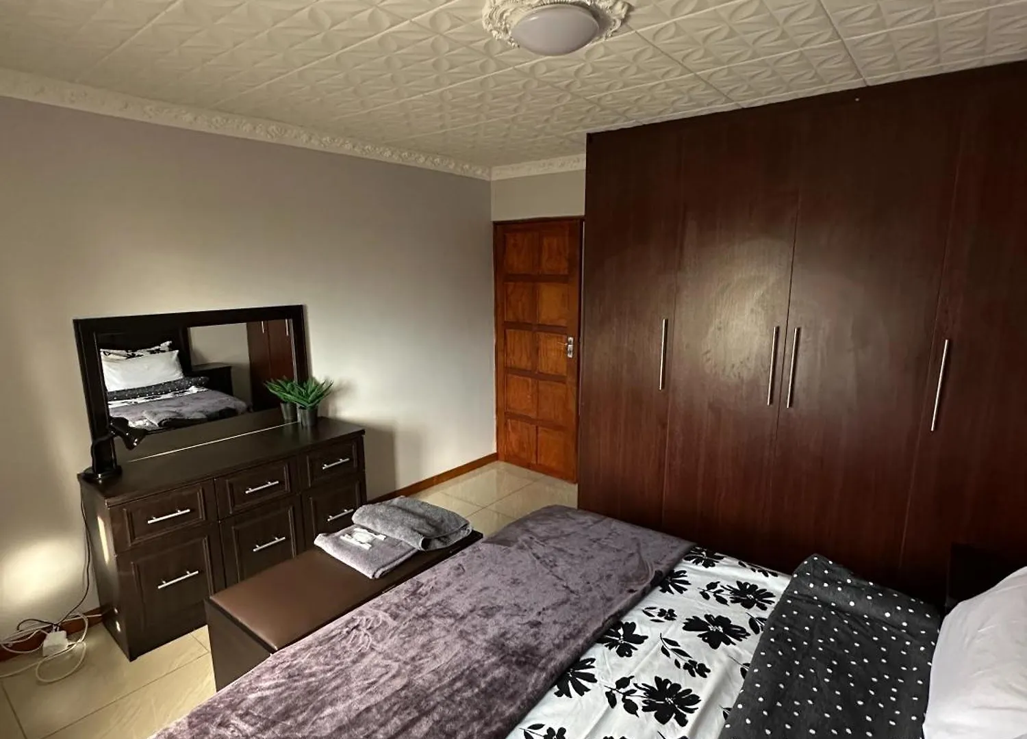 Luxurious 4 Bedroom Family Home Cape Town Apartment