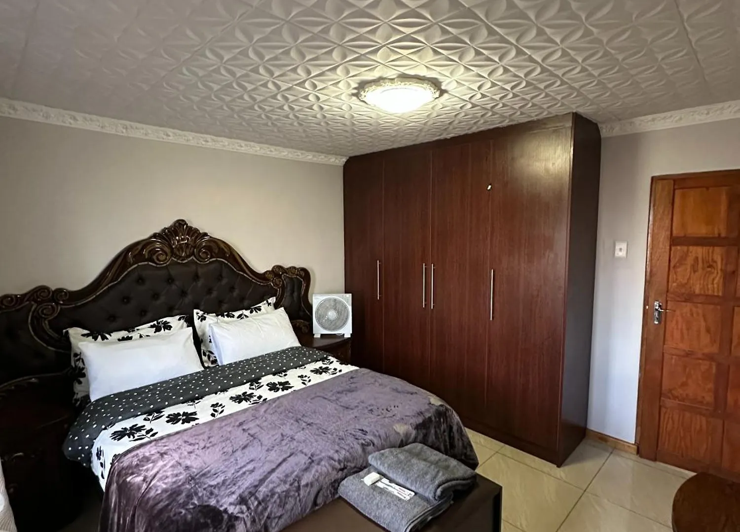 Luxurious 4 Bedroom Family Home Cape Town 0*,